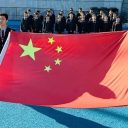 致敬勞動者！青島為明學(xué)校中小學(xué)部舉行“五一”國際勞動節(jié)主題升旗儀式