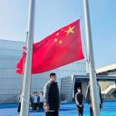 青島為明學(xué)校中小學(xué)部舉行“防災(zāi)減災(zāi)，鑄就安全未來”主題升旗儀式