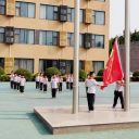 青島為明學(xué)校小學(xué)部舉行“濃情六月天，感恩父親節(jié)”主題升旗儀式